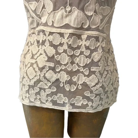 EUC (Ultra Pink) Lace Top XS - Picture 4 of 7